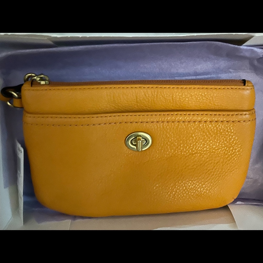 Coach gently used wristlet.. in great condition. - Picture 5 of 5